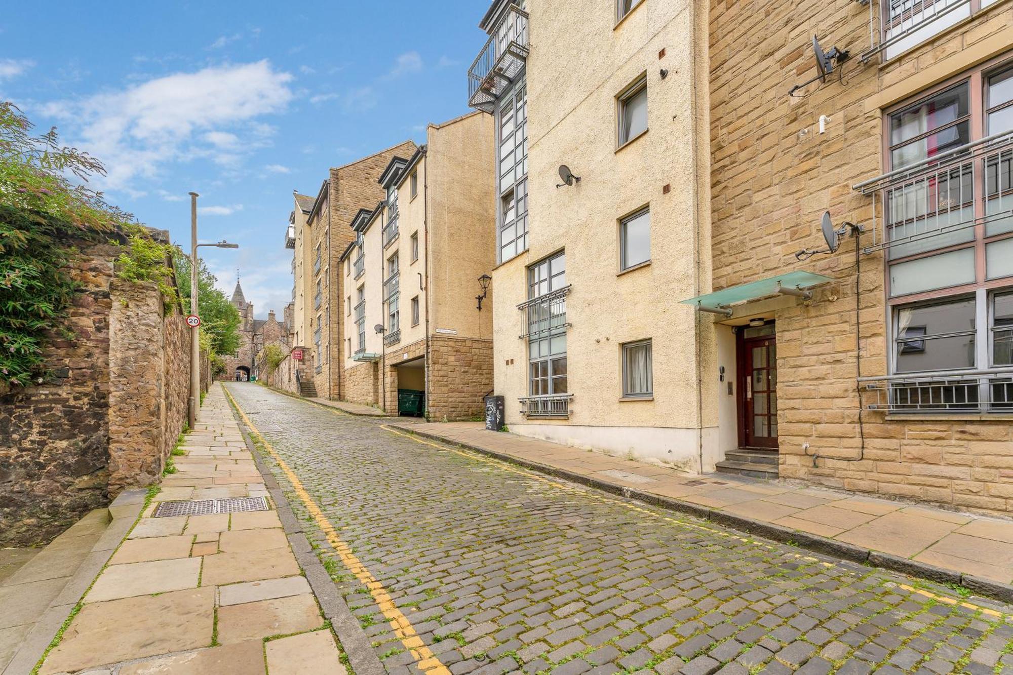 Comfy Place Off Royal Mile, With Parking *